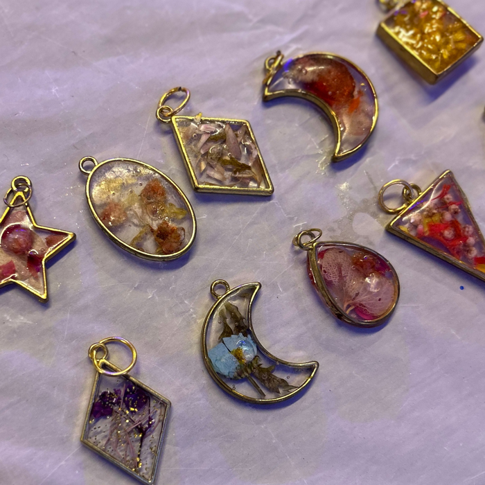 DIY UV Resin Pendant Kit — made by a Kitsters maker